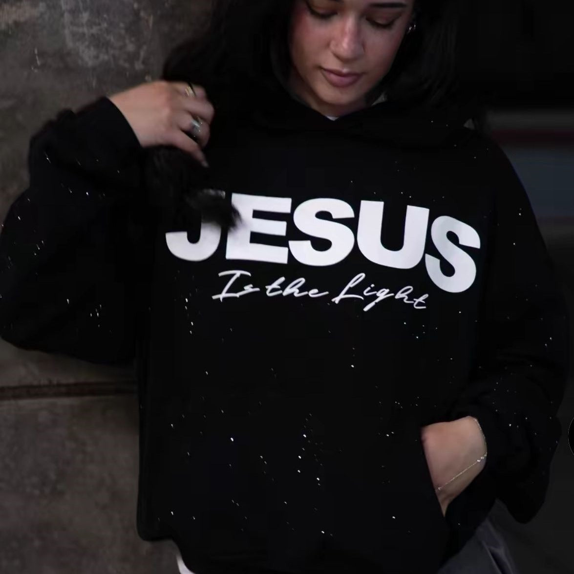 Sweat à capuche ras du cou